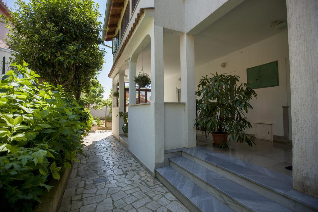 Apartments Villa Ban 로비니 객실 사진