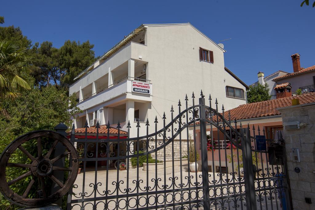 Apartments Villa Ban 로비니 외부 사진