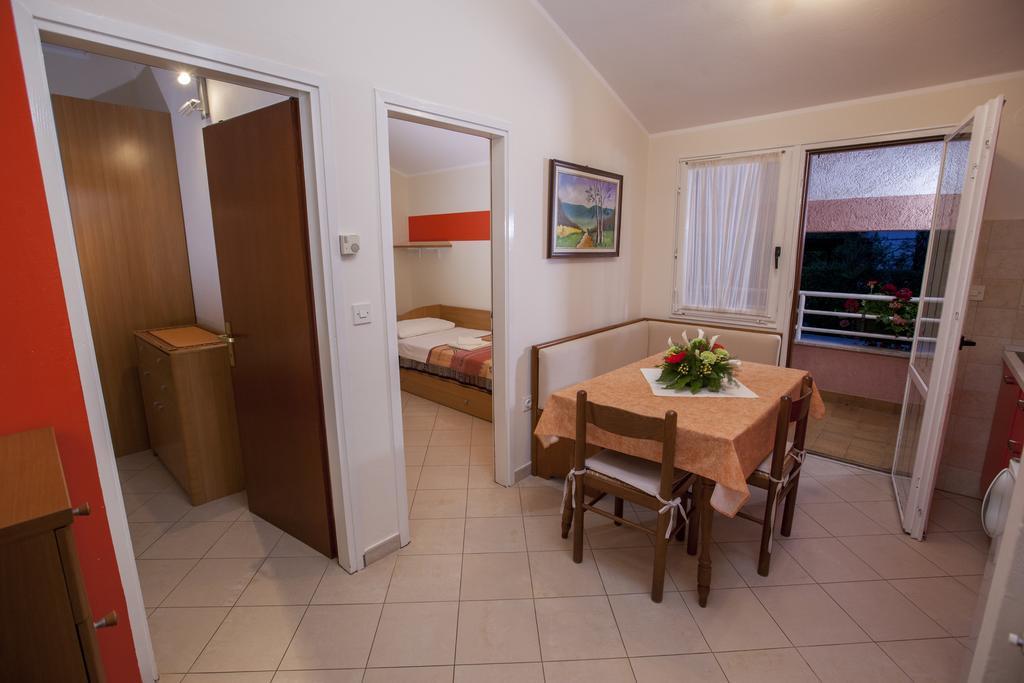 Apartments Villa Ban 로비니 객실 사진