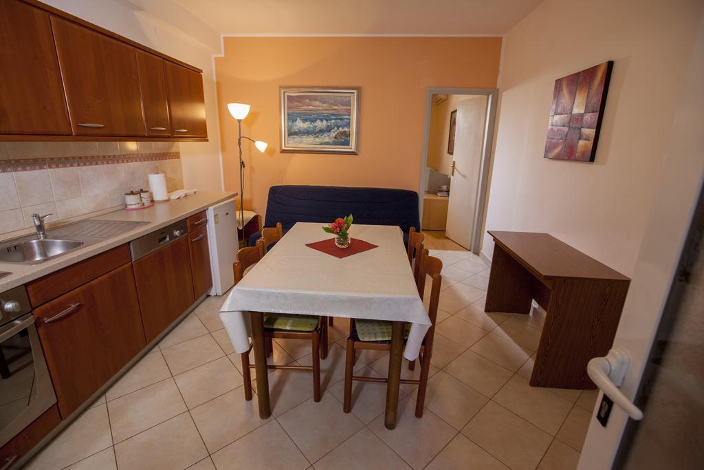 Apartments Villa Ban 로비니 객실 사진