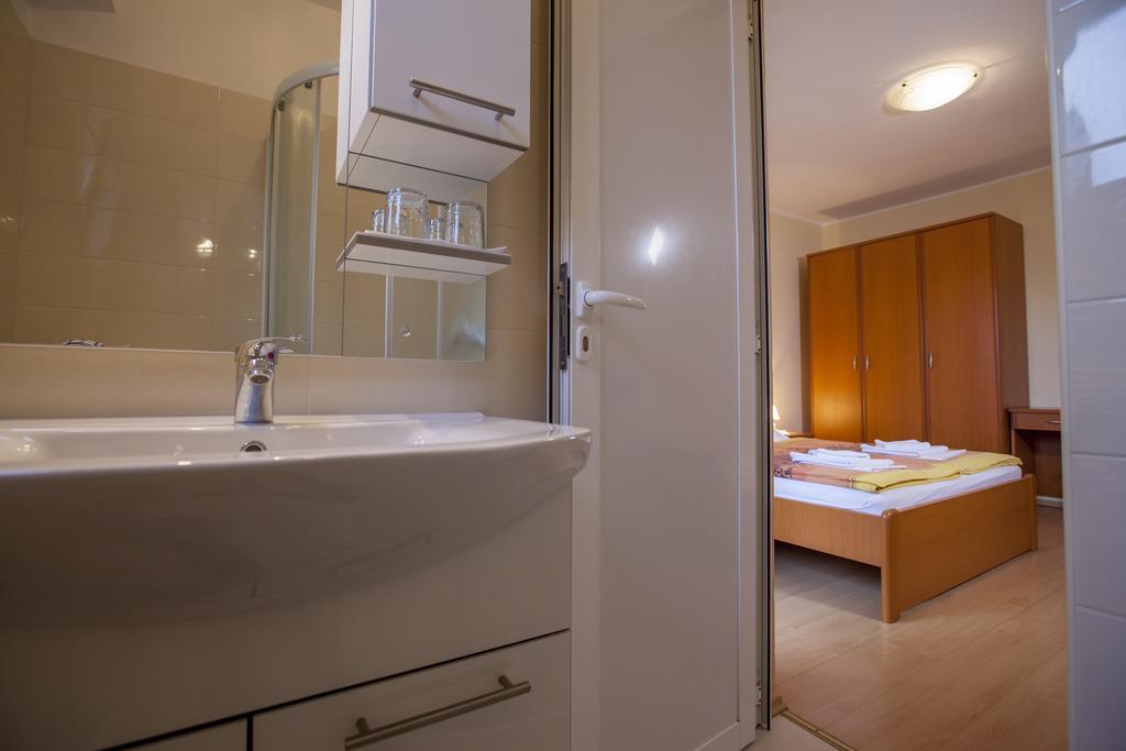 Apartments Villa Ban 로비니 객실 사진