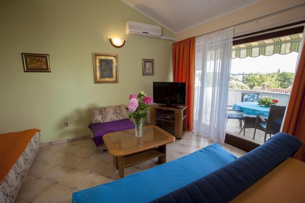 Apartments Villa Ban 로비니 외부 사진